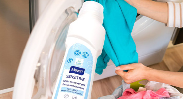 Эффективный пятновыводитель Mayeri Sensitive 250 мл с аппликатором: новая позиция для оптовых закупок
